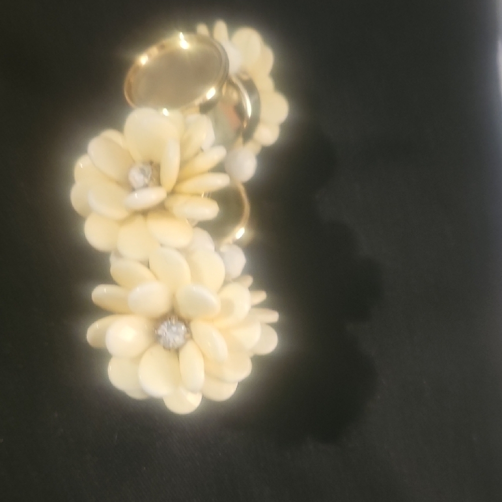 Floral Cream Bracelet with Gold Accents